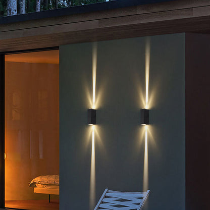 Lámpara de pared moderna negra para exterior con luz LED