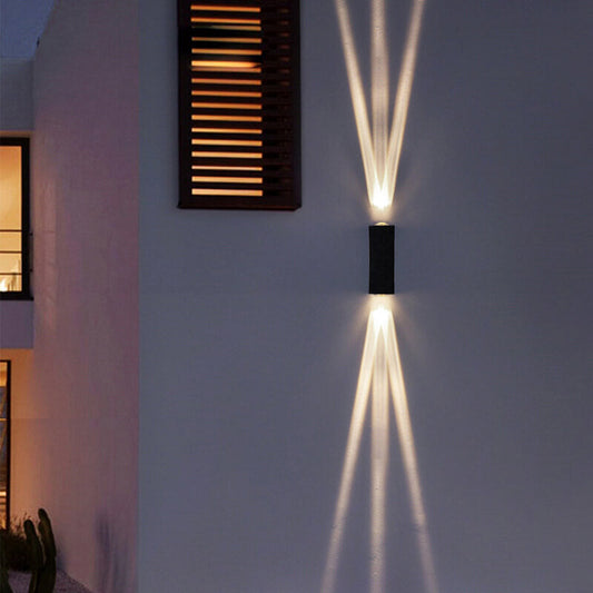Lámpara de pared moderna negra para exterior con luz LED