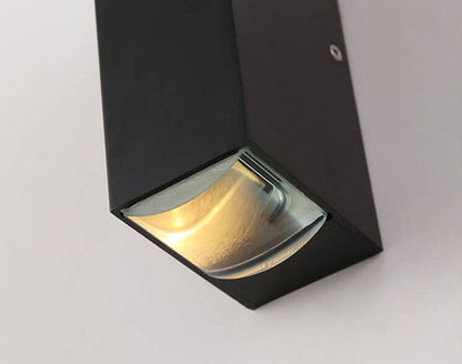 Lámpara de pared moderna negra para exterior con luz LED
