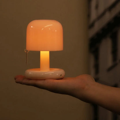 Lámpara de mesa con luz suave de resplandor al atardecer