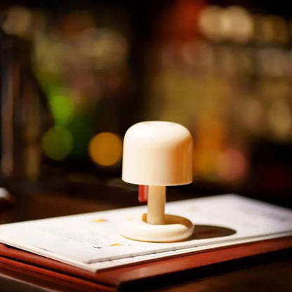 Lámpara de mesa con luz suave de resplandor al atardecer