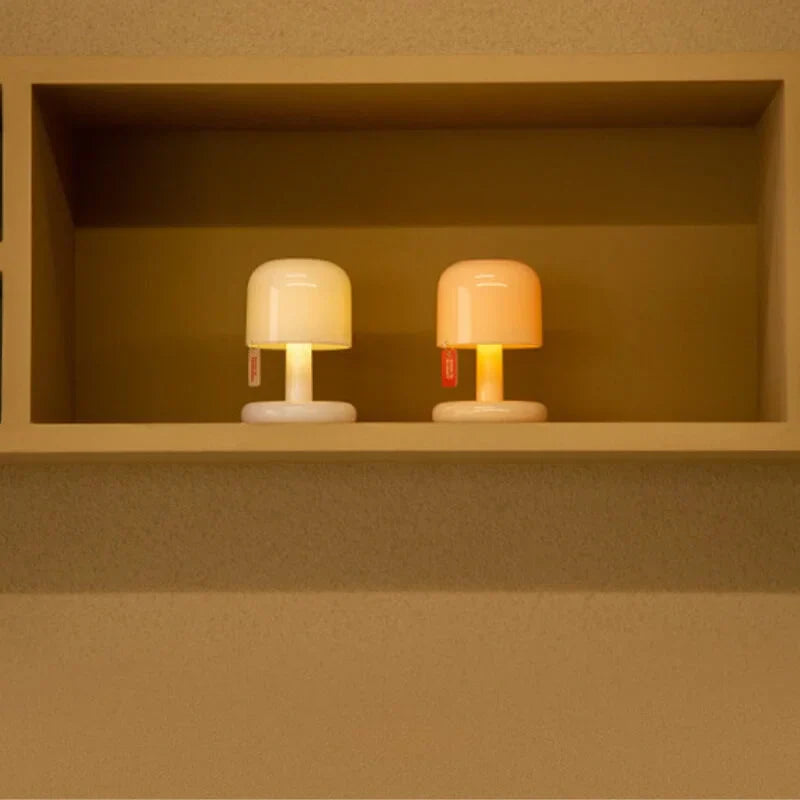 Lámpara de mesa con luz suave de resplandor al atardecer