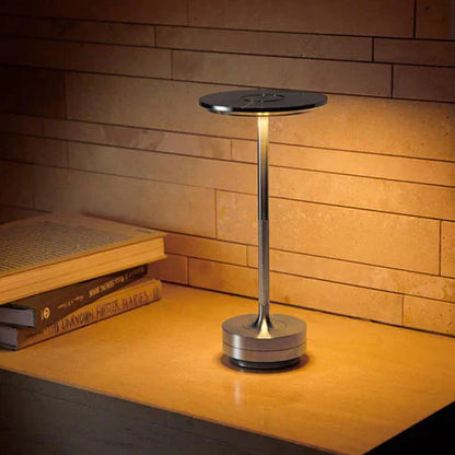 Lámpara de mesa dorada inalámbrica LED para uso en interiores