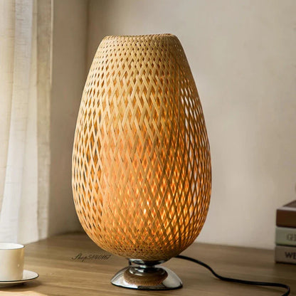 Lámpara de mesa con pantalla tejida de bambú natural