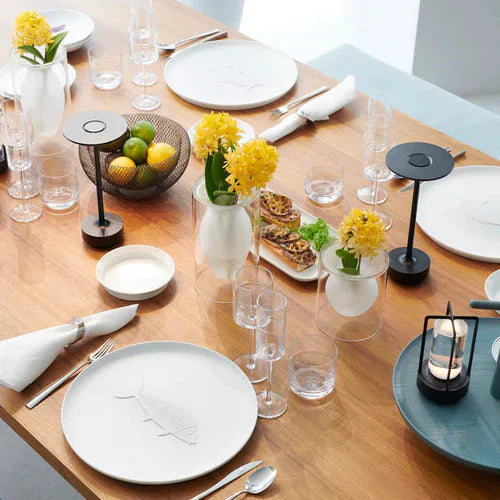 Lámpara de mesa de latón LED recargable para interior y exterior