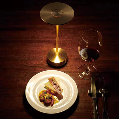 Lámpara de mesa de latón LED recargable para interior y exterior