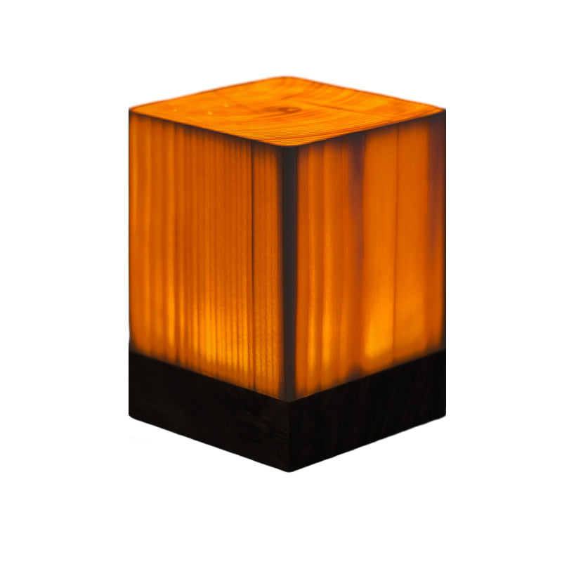 Lámpara de mesa con control táctil acabado en madera