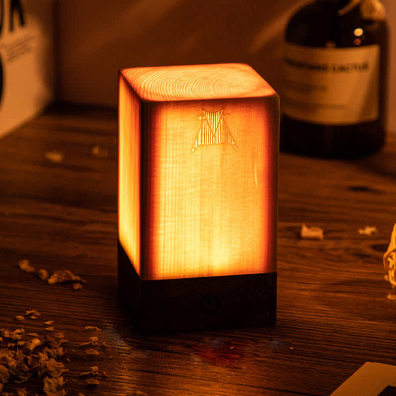 Lámpara de mesa con control táctil acabado en madera